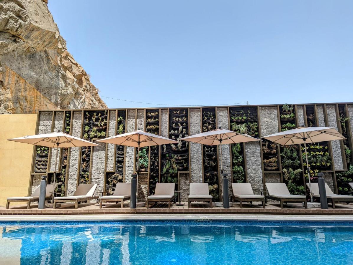 Citadines Abha Aparthotel Kültér fotó The pool at the hotel