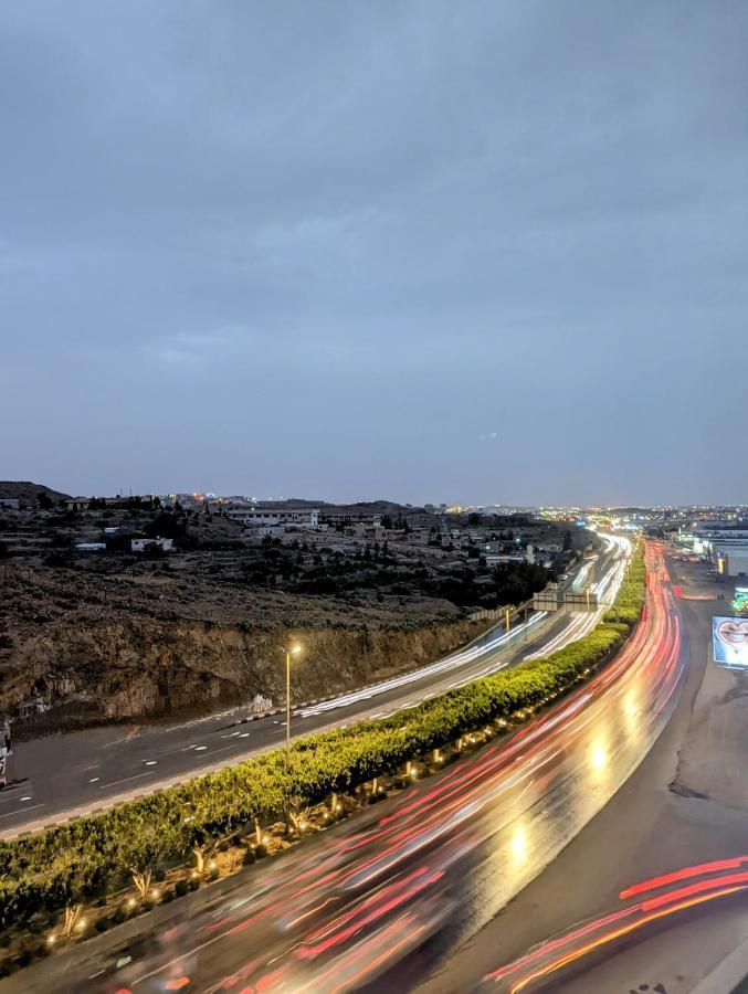 Citadines Abha Aparthotel Kültér fotó Highway 40 in Amman