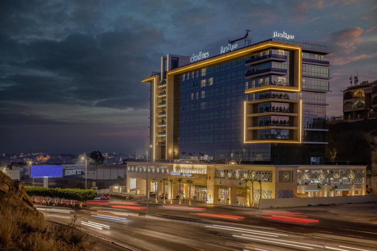 Citadines Abha Aparthotel Kültér fotó The hotel at night
