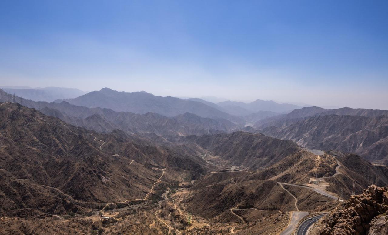 Citadines Abha Aparthotel Kültér fotó The Hajar Mountains