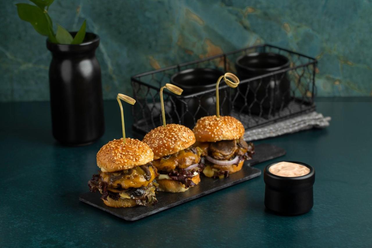 Citadines Abha Aparthotel Kültér fotó A trio of sliders